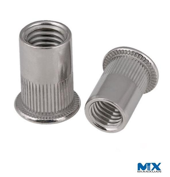 Tuercas remachables de acero inoxidable para automóviles