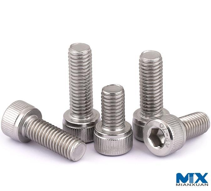 Tornillos de cabeza hueca hexagonal con cabeza baja y capacidad de carga reducida