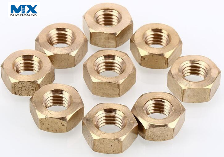 Tuercas hexagonales de latón para construcción