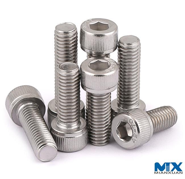 Tornillos de cabeza hueca hexagonal con cabeza baja y capacidad de carga reducida
