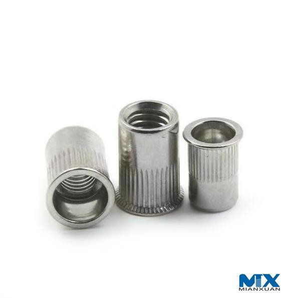 Tuercas remachables de acero inoxidable para automóviles
